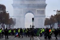 Поврежденную в ходе протестов "желтых жилетов" Триумфальную арку в Париже закрыли