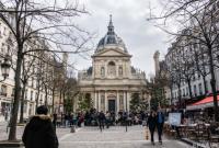 Массовые протесты: в Париже закрыли Сорбонну из соображений безопасности