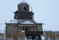 В России пьяный охотник вломился в церковь и устроил "охоту" на иконы в священнической рясе