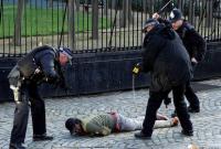 Полиция под парламентом Великобритании угомонила нападавшего шокером