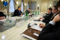 Порошенко и Волкер обсудили продолжение давления на РФ