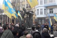 Десятки людей пришли почтить память Чорновила