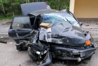 В Киевской области автомобиль врезался в остановку, среди травмированных 2-летний ребенок