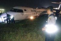В аэропорту Мьянмы самолет сошел с посадочной полосы