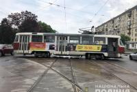 В Харькове трамвай врезался в автомобиль, пострадал ребенок