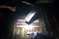 На Закарпатье в микроавтобусе пограничники обнаружили контрабандную партию сигарет