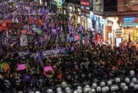 У Стамбулі поліція застосувала "сльозогін" на демонстрації жінок 8 березня