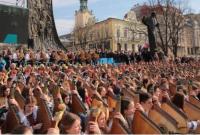Рекорд Украины: во Львове более 400 бандуристов одновременно исполнили произведения Шевченко