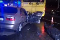 В Киеве автомобиль въехал в троллейбус, есть погибший и пострадавшие