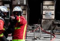 Разбитые витрины брендовых магазинов и пожар в банке: в Париже возобновились протесты "желтых жилетов"