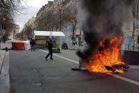 Протесты "желтых жилетов": в Париже горел банк, задержано 64 человека