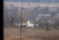 "Плюшка" прилетела: офицер ВСУ показал уничтожение позиции оккупантов вместе с их пулеметчиком (видео)