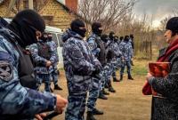 В Крыму российские силовики проводят массовые обыски в домах активистов