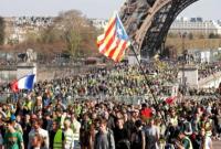 Несмотря на запрет: в Париже произошли столкновения между "желтыми жилетами" и полицией