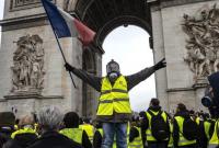 В Париже во время протестов "желтых жилетов" задержали 25 человек