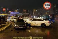В Киеве неадекватный водитель протаранил четыре автомобиля, погибла девушка