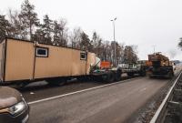 Под Киевом грузовик влетел в военный тягач