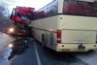 В Черниговской области на мосту столкнулись пассажирский автобус с грузовиком