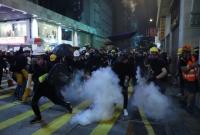 Более 100 тысяч человек перекрыли баррикадами дороги в Гонконге, продолжаются уличные столкновения