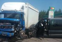 Возле Станицы Луганской столкнулись фура и микроавтобус, есть пострадавшие