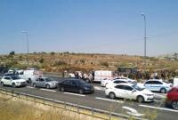 В Израиле автомобиль совершил наезд на автобусную остановку: есть травмированные