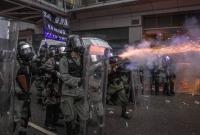 Полиция Гонконга впервые применила огнестрельное оружие в ходе разгона демонстрантов