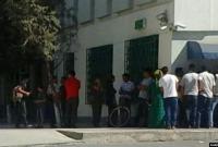 В Туркменистане задерживают людей за то, что они стоят в очередях к банкоматам (видео)