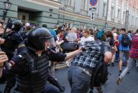 Бить дубинками за 60 тысяч рублей: "Росгвардия" в интернете ищет бойцов для подавления митингов (видео)