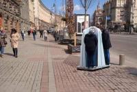 На украинских улицах появились открытые писсуары - первый установили на Крещатике
