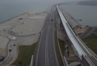 "Секретная технология, невидимые машины": в сети показали фото пустого Крымского моста