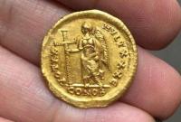1600 лет. На севере Израиля школьники обнаружили редкую золотую монету