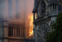 Пожар в Нотр-Даме: есть угроза обрушения трех элементов собора