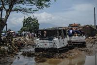Более 30 человек погибли при наводнениях в Индонезии