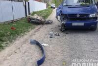 В Черновицкой области микроавтобус влетел в мотоцикл, есть травмированные