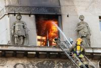 У колледжа в Одессе собираются родственники пропавших на пожаре