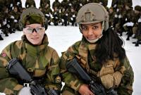 Армия должна иметь в составе не менее половины женщин, - НАТО