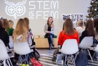 STEM is FEM показал старшеклассницам быт программистов и познакомил с министром