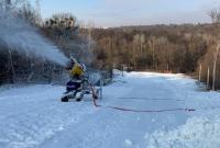 Из Карпат в Киев привезут 150 тонн снега для обустройства горки для лыжников