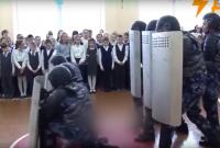 "Палкой сверху, бей!" спецназ РФ показал пятиклассникам, как "зачищать" митинги (видео)