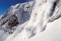 Лавина накрыла группу лыжников в Альпах (видео)