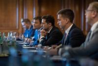 Зеленский обсудил с канадскими депутатами ужесточение санкций против РФ
