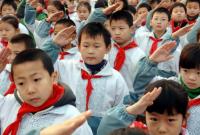 Китай забирает десятки тысяч детей от родителей, – FT