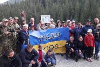 Группа незрячих из Львовской области покорила Говерлу и побила новый рекорд