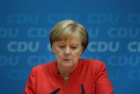 После приступов тремора Меркель решила посидеть на очередном приеме