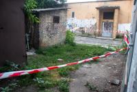 В Киеве женщина родила за транформаторной будкой и ушла
