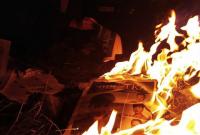 "Я наконец свободна": Савченко сожгла свои агитки после провала на выборах