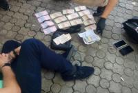 В Киеве полицейские погорели на взятке в 20 тыс. грн