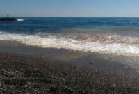 Камни с неба: пляжи Судака залило фекалиями