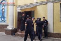 Захват храма ПЦУ в Одессе: сторонники Филарета блокируют священников