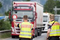 В Греции задержали грузовик с 80 мигрантами